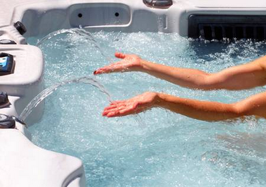 Die Whirlpool-Massage dient der Entspannung der Muskulatur